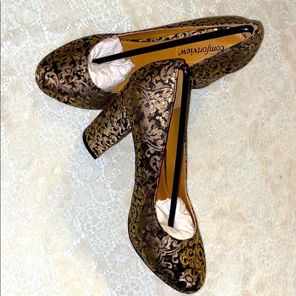comfortview Shoes - Comfortview Tapestry Black & Gold Heels